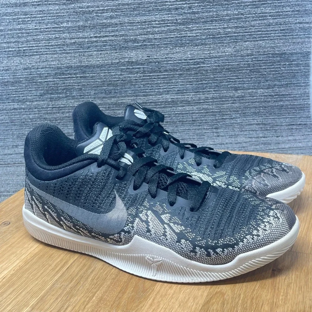 Nike Mamba Rage Men 9.5 Black Grey Basketball Shoes 908972-001 Flyweave Low Top